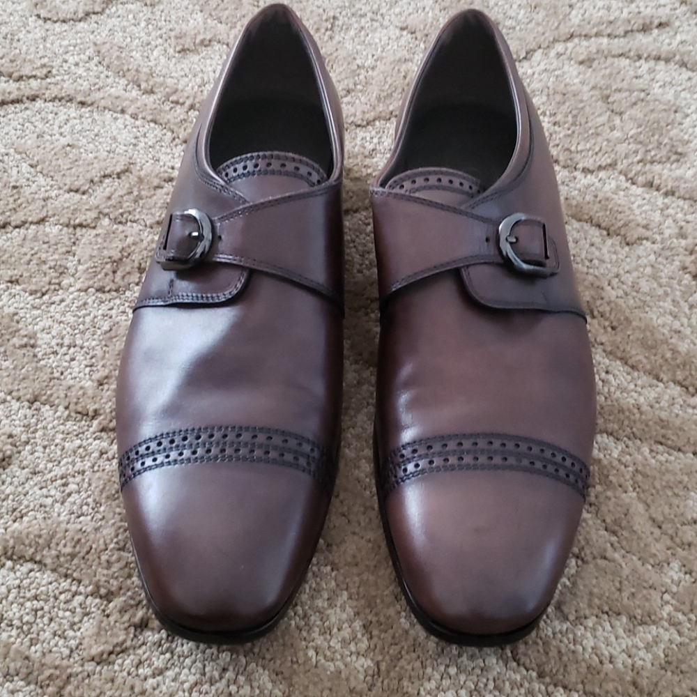Mean brown buckle dress shoes